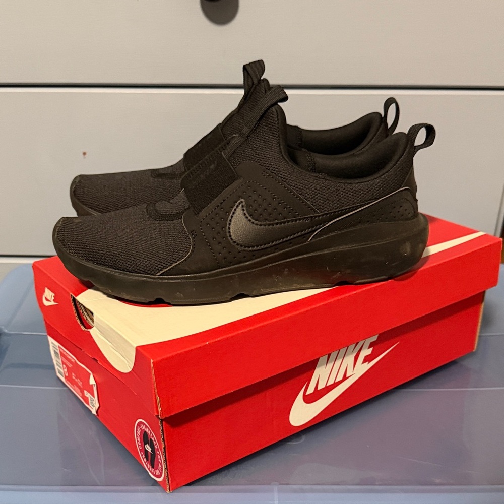 Nike Men's Black Slip-On Sneakers
